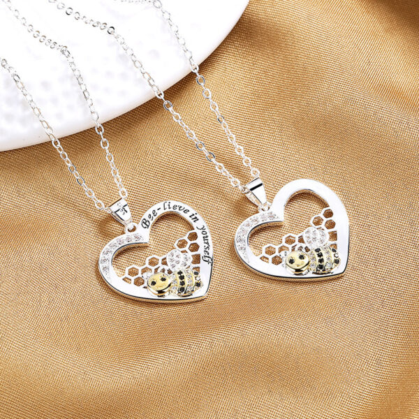 Fashion Exquisite And Creative Bee Hive Pendant Pastoral Style Temperament Female With Hearts Color Separation Necklace - Image 3