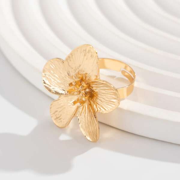 Fashion Inlaid Pearl Flower Ring - Image 8